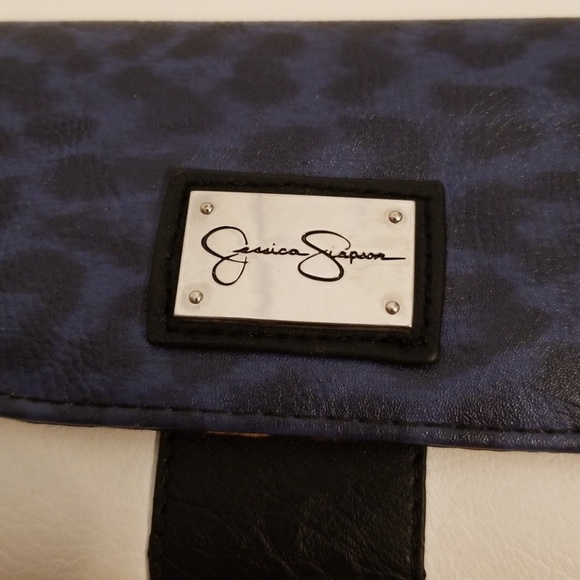 Jessica Simpson Blue Cheetah Pattern Wallet - Picture 1 of 8